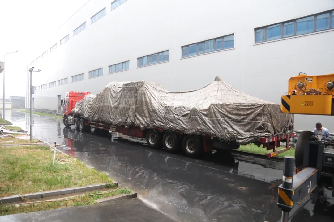 引進新設(shè)備，助力新“智”造